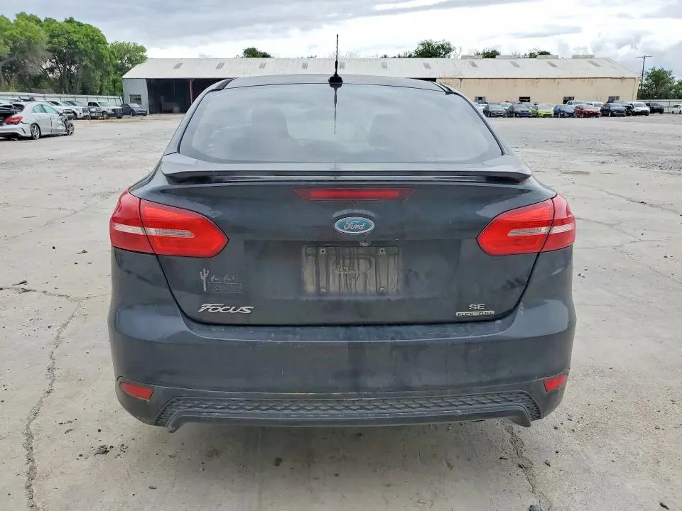 2015 FORD FOCUS SE  
