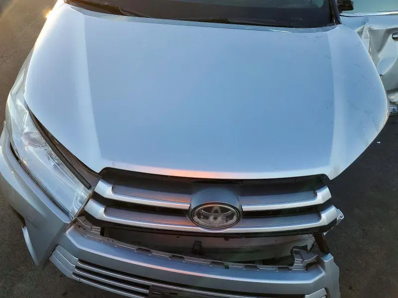 2018 TOYOTA HIGHLANDER LE  