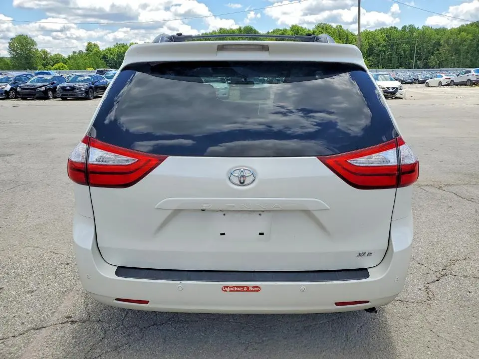 2017 TOYOTA SIENNA XLE PREMIUM 8-PASSENGER  