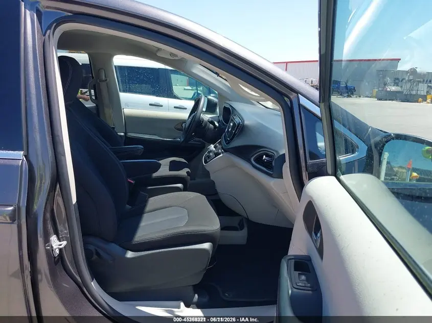 2022 CHRYSLER VOYAGER LX