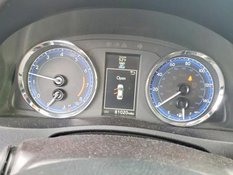 2018 TOYOTA COROLLA SE  