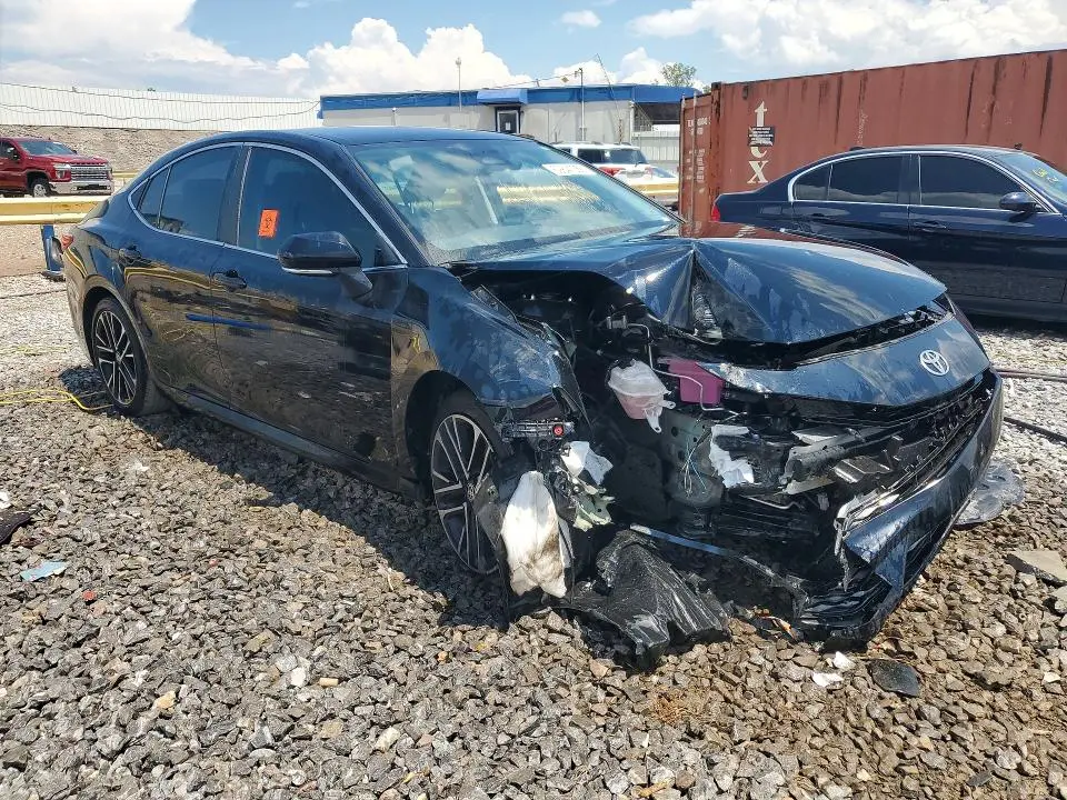 2025 TOYOTA CAMRY XLE  