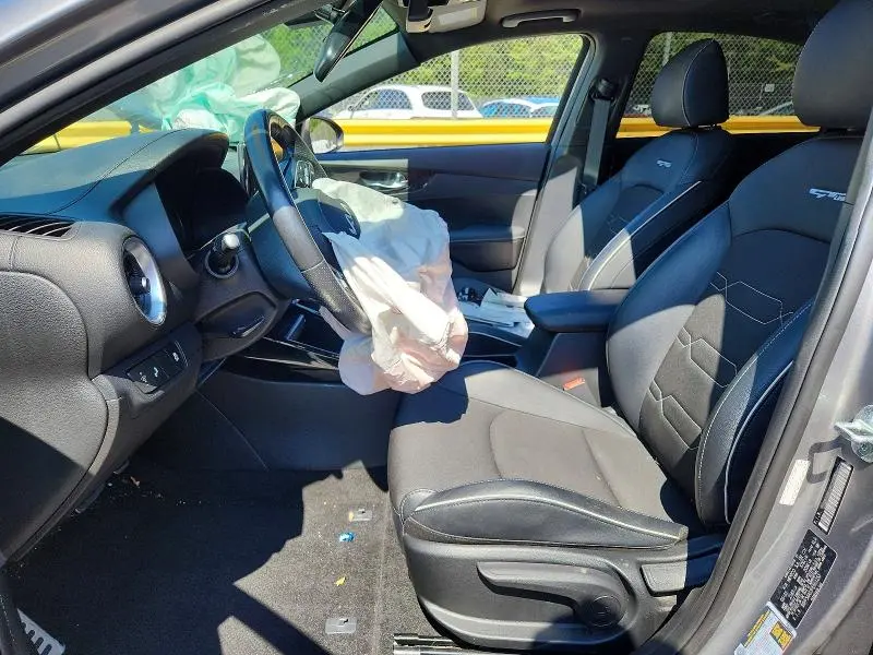 2023 KIA FORTE GT LINE  