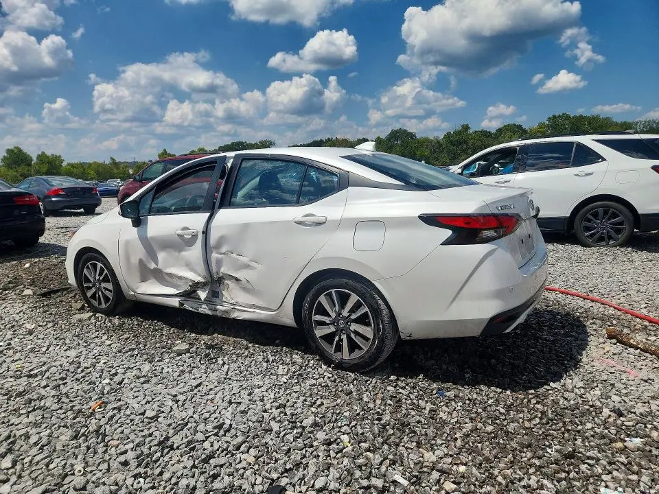 2022 NISSAN VERSA SV  