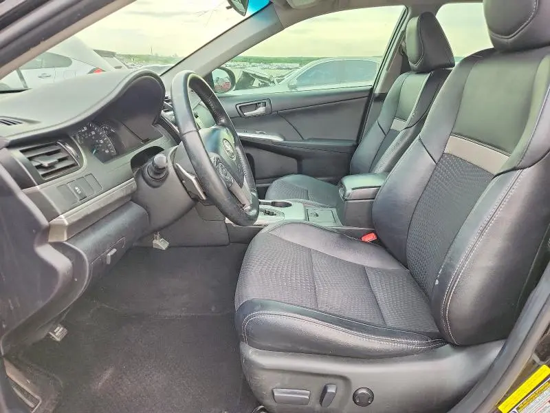 2013 TOYOTA CAMRY SE  