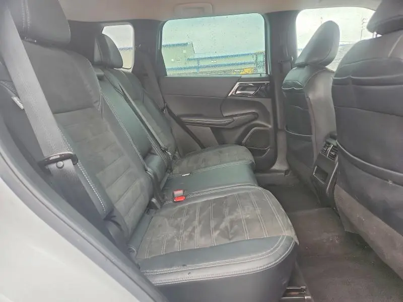 2023 MITSUBISHI OUTLANDER SE  