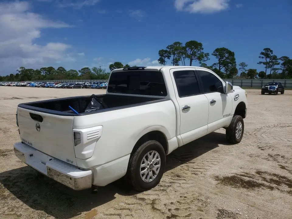 2017 NISSAN TITAN SV  