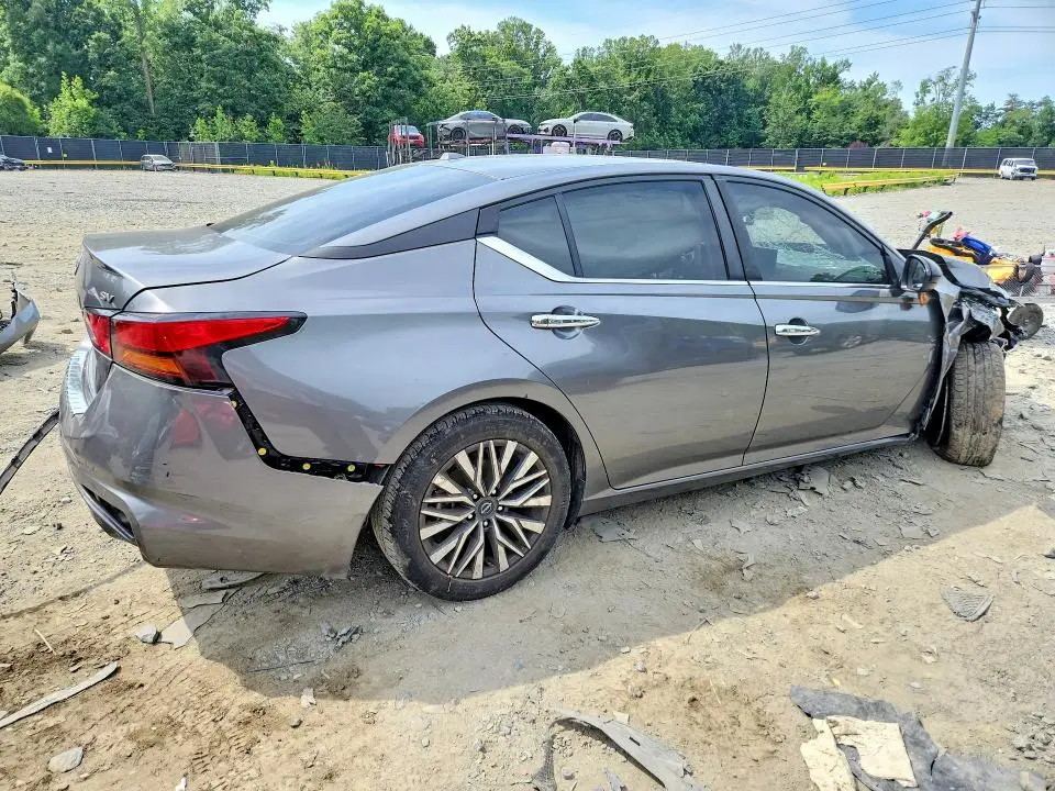 2023 NISSAN ALTIMA SV  