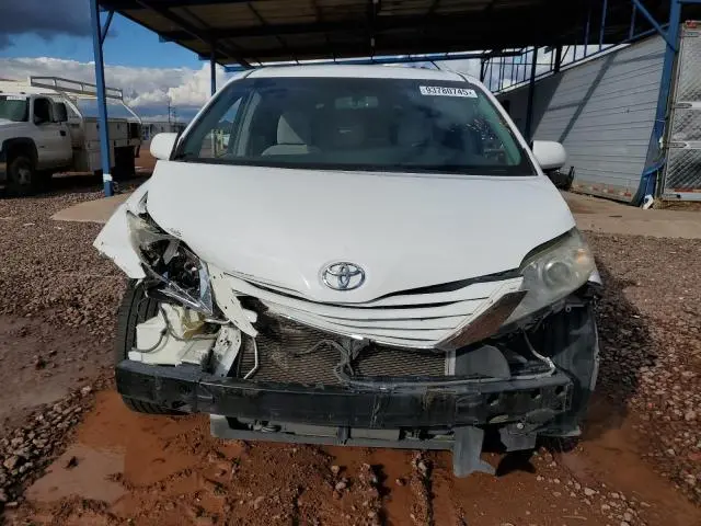 2016 TOYOTA SIENNA LE  