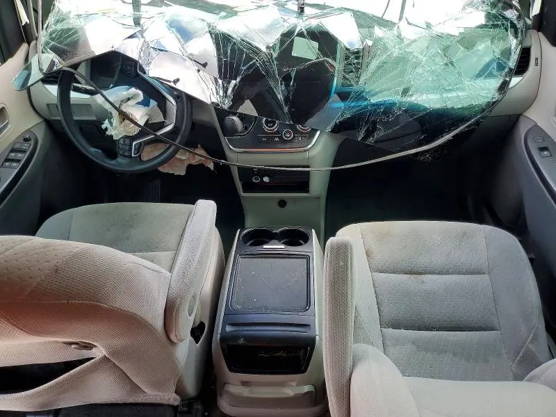 2017 TOYOTA SIENNA LE  