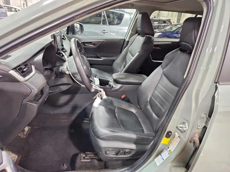 2022 TOYOTA RAV4 XLE PREMIUM  