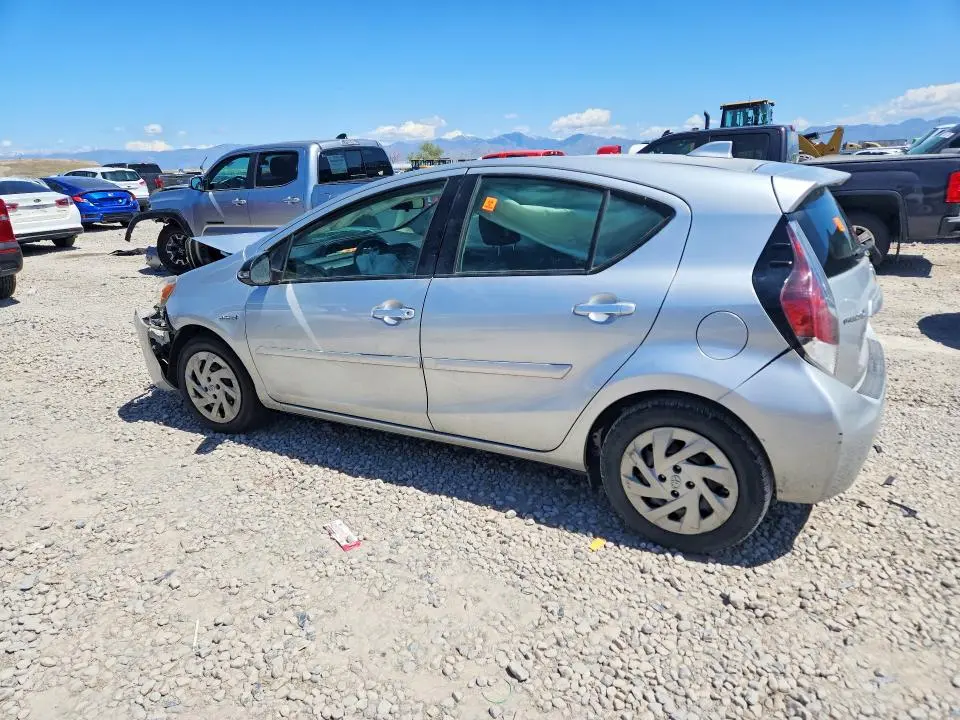 2016 TOYOTA PRIUS C TWO  