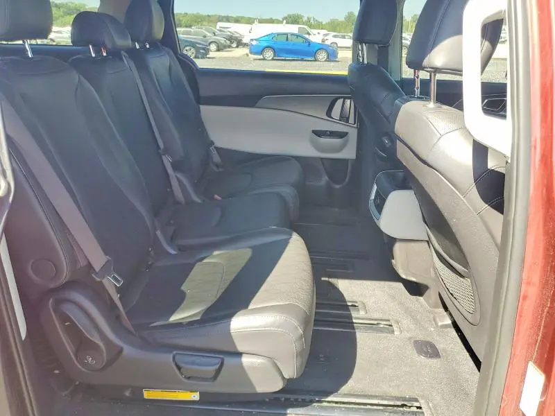 2023 KIA CARNIVAL LX  