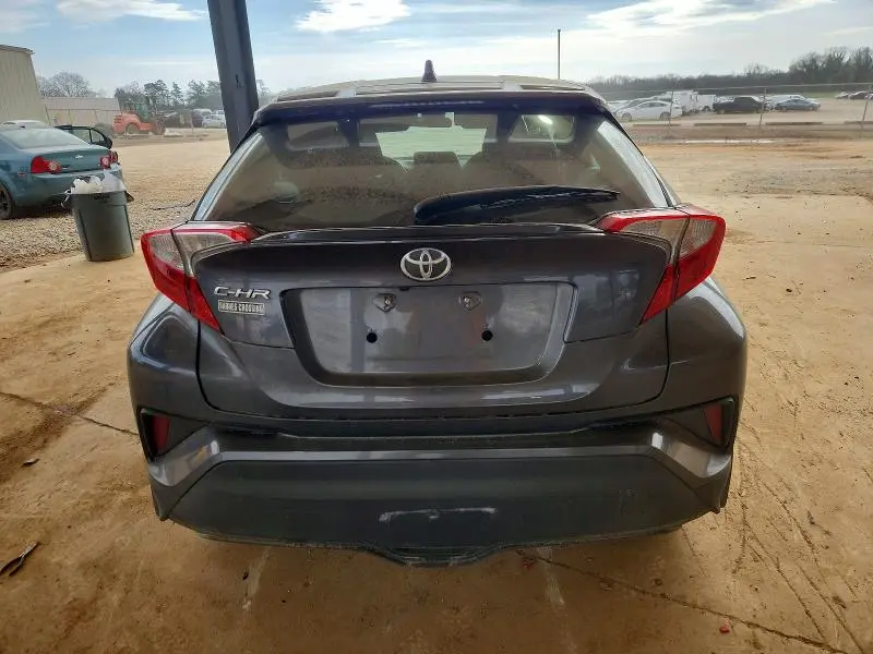 2021 TOYOTA C-HR XLE  