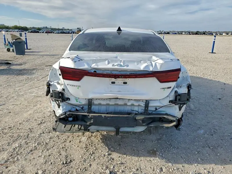 2024 KIA FORTE GT LINE  