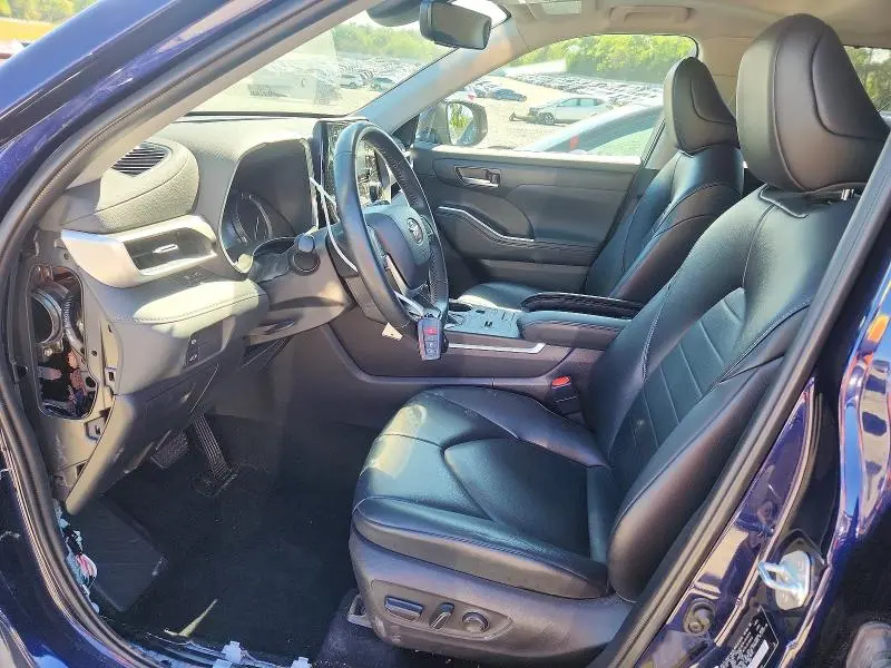 2022 TOYOTA HIGHLANDER XLE  
