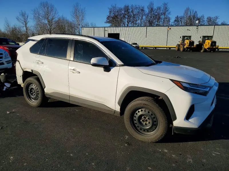 2022 TOYOTA RAV4 XLE  
