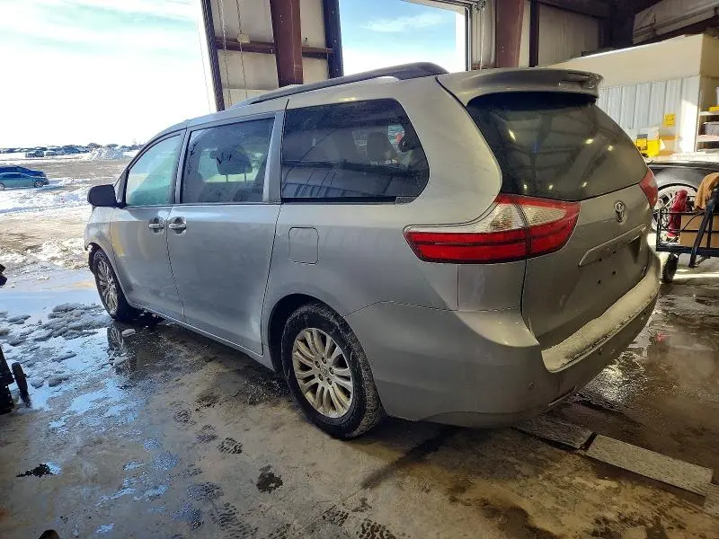 2015 TOYOTA SIENNA XLE  