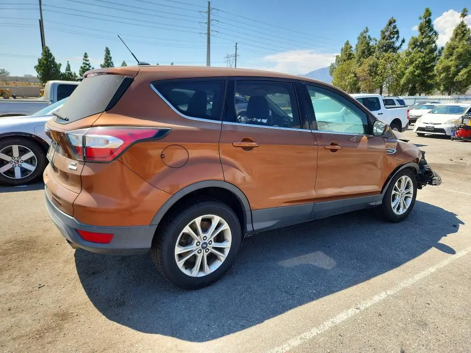 2017 FORD ESCAPE SE  