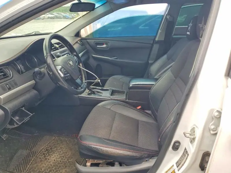2016 TOYOTA CAMRY SE  
