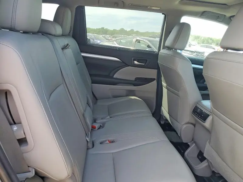 2018 TOYOTA HIGHLANDER XLE  
