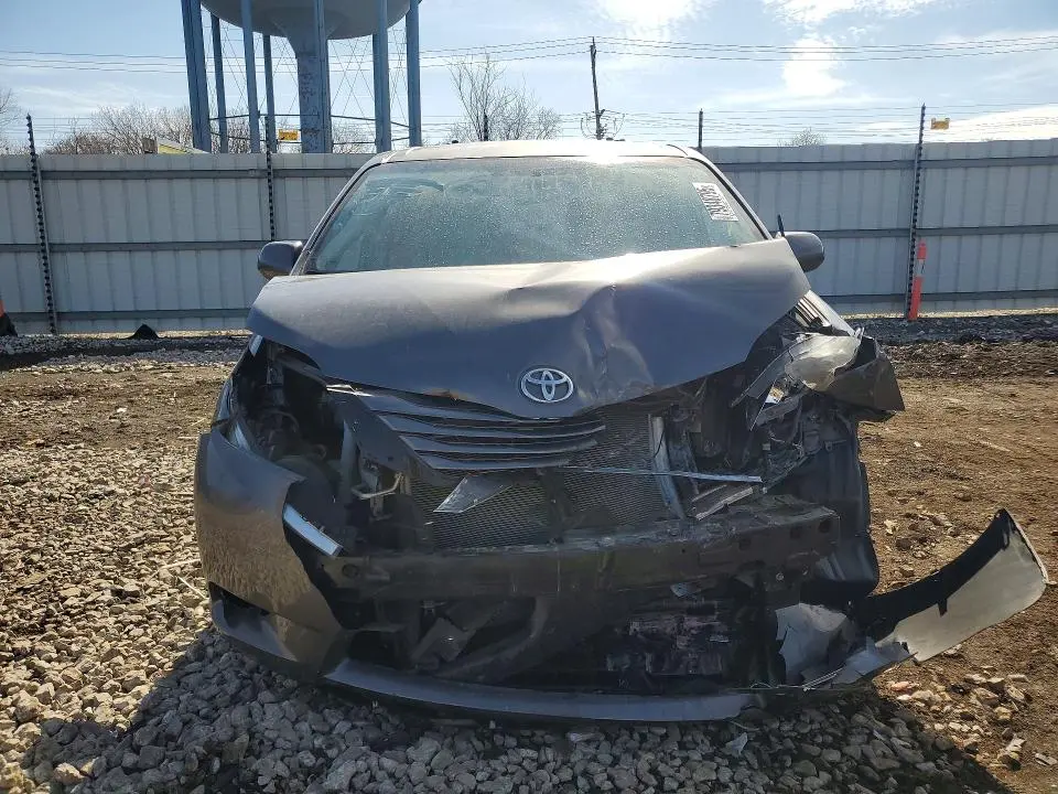 2017 TOYOTA SIENNA LE 8-PASSENGER  