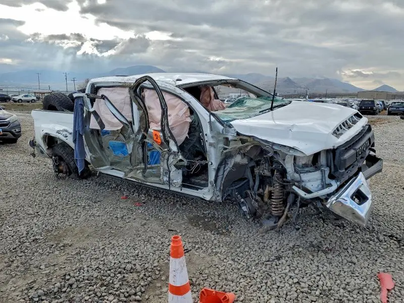 2016 TOYOTA TUNDRA CREWMAX SR5  