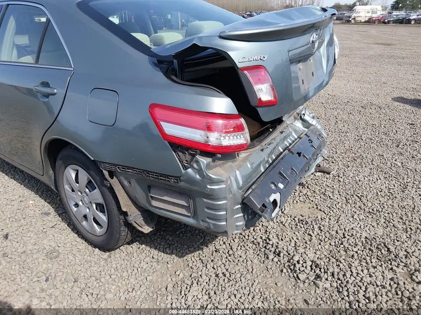 2011 TOYOTA CAMRY LE