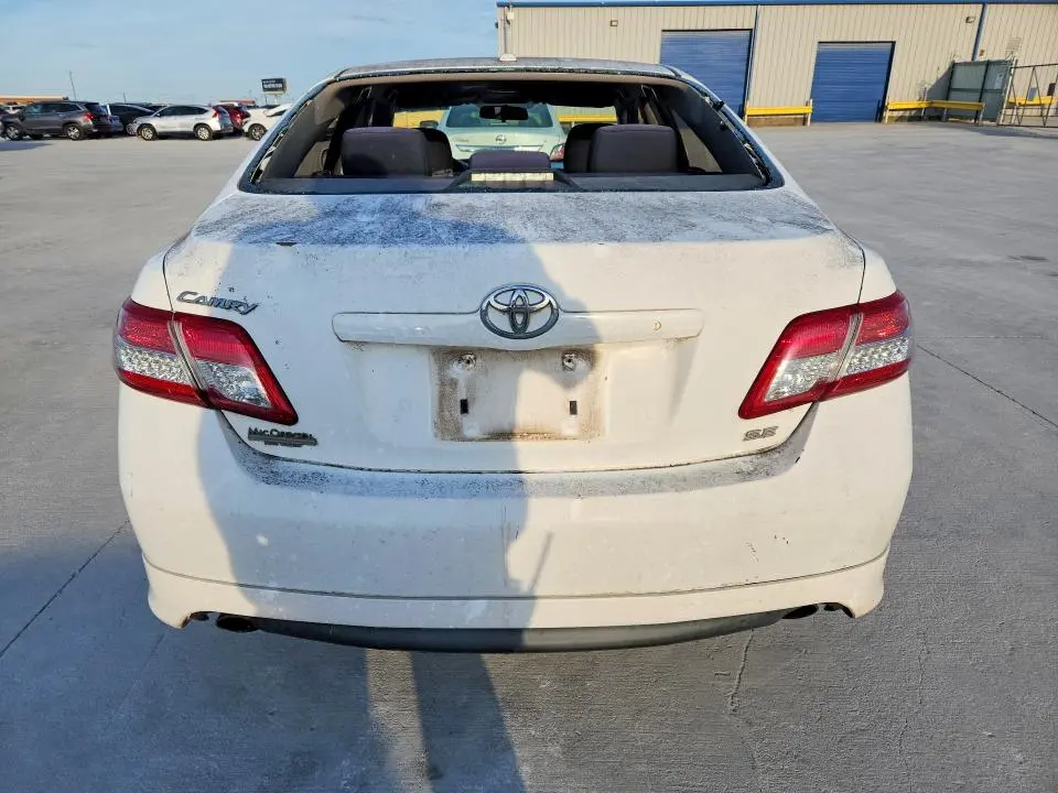 2010 TOYOTA CAMRY SE  