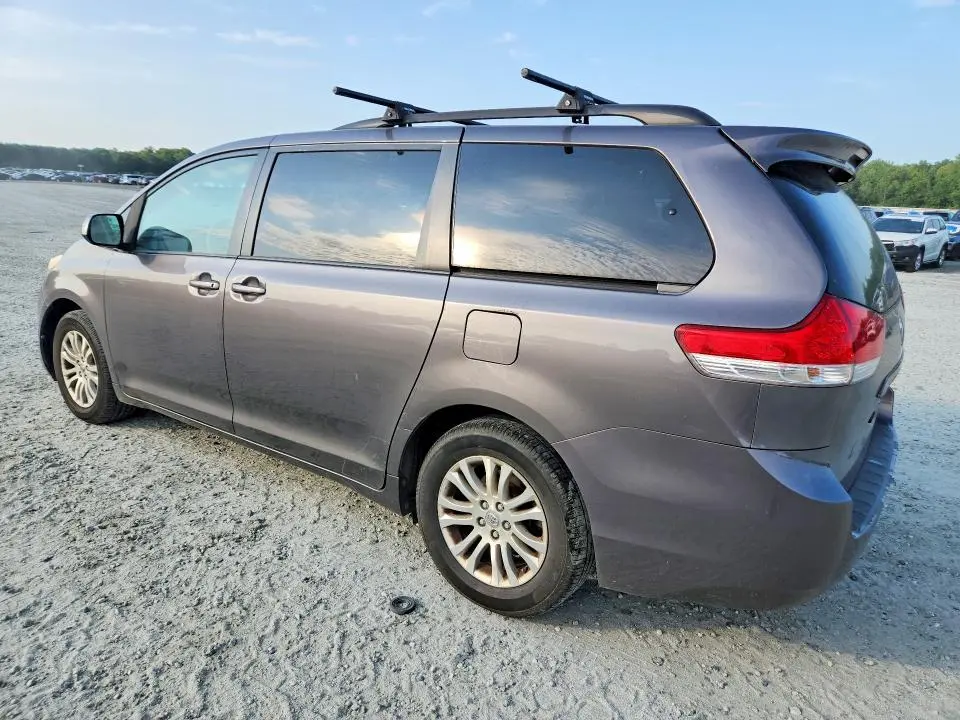 2013 TOYOTA SIENNA XLE 8-PASSENGER  