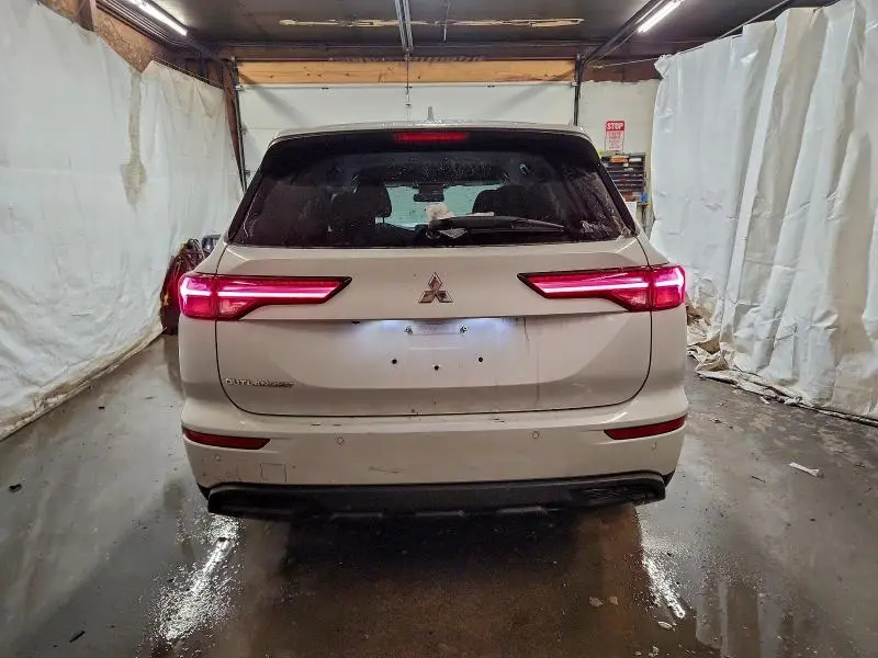 2022 MITSUBISHI OUTLANDER ES  