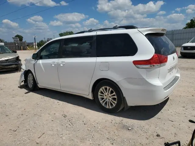 2011 TOYOTA SIENNA XLE  