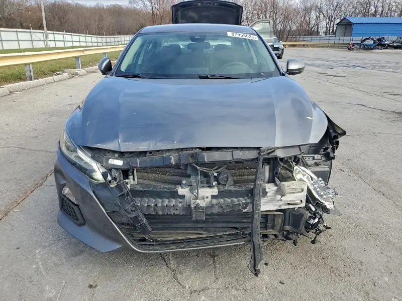 2022 NISSAN ALTIMA SV  