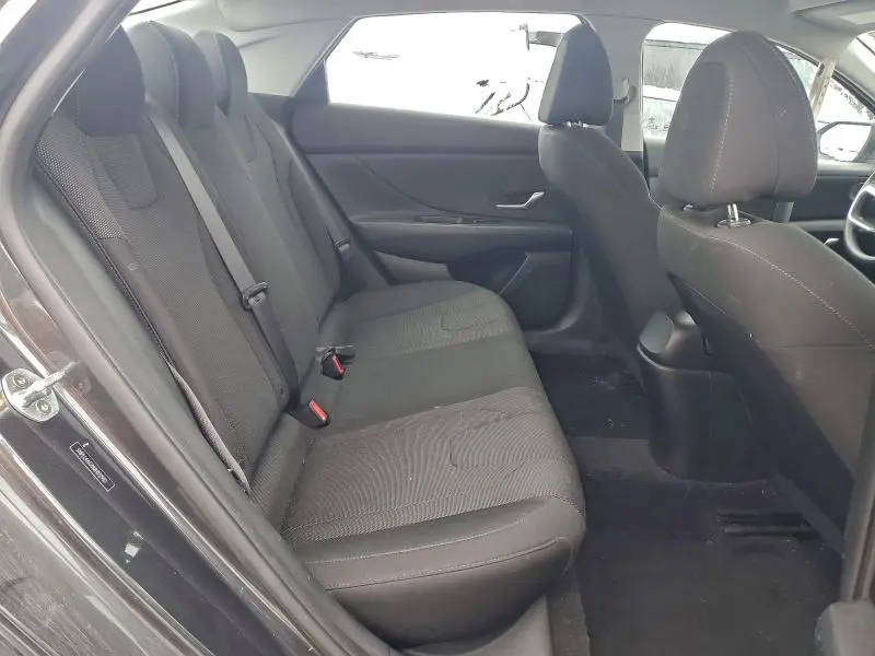 2021 HYUNDAI ELANTRA SE  