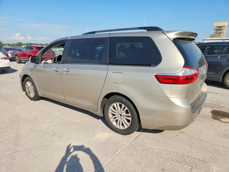 2015 TOYOTA SIENNA XLE 8-PASSENGER  
