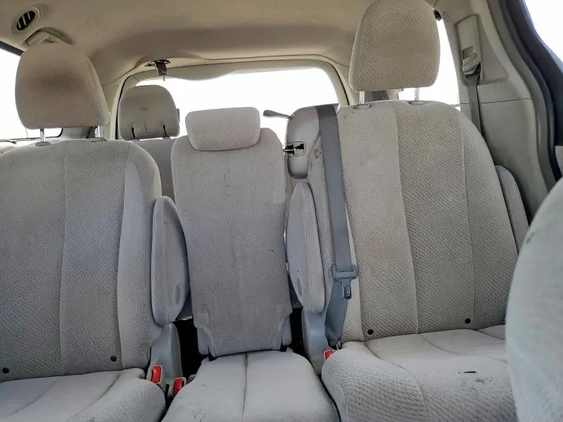 2012 TOYOTA SIENNA LE 8-PASSENGER  
