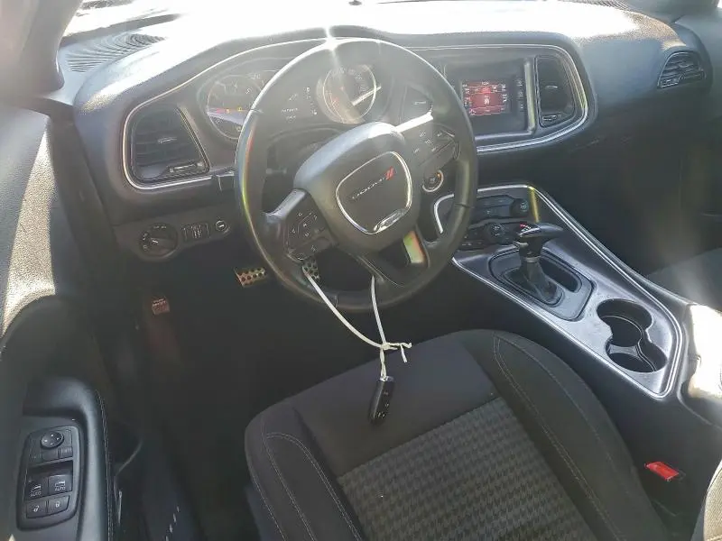 2016 DODGE CHALLENGER SXT  