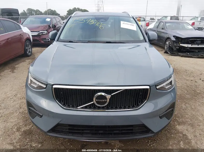 2023 VOLVO XC40 B5 CORE