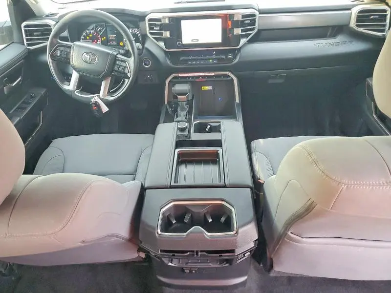 2024 TOYOTA TUNDRA CREWMAX SR  