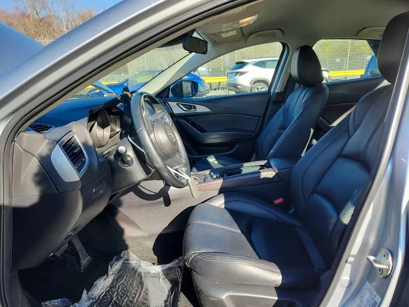 2017 MAZDA 3 TOURING  