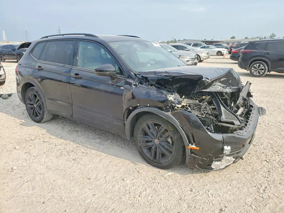 2022 VOLKSWAGEN TIGUAN SE R-LINE BLACK  