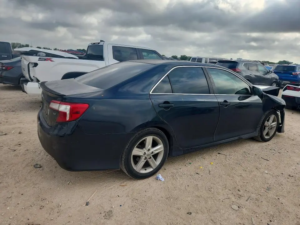 2014 TOYOTA CAMRY SE  