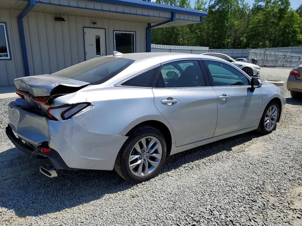 2022 TOYOTA AVALON XLE  