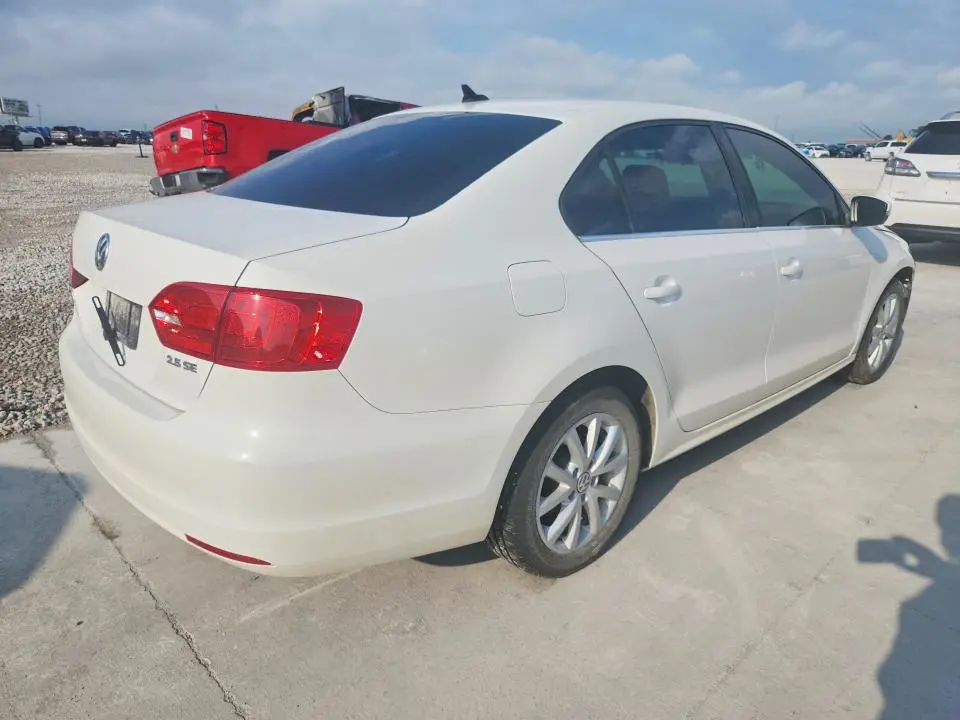 2013 VOLKSWAGEN JETTA SE  