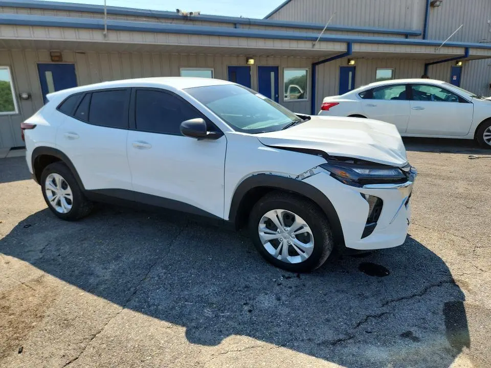 2025 CHEVROLET TRAX LS  