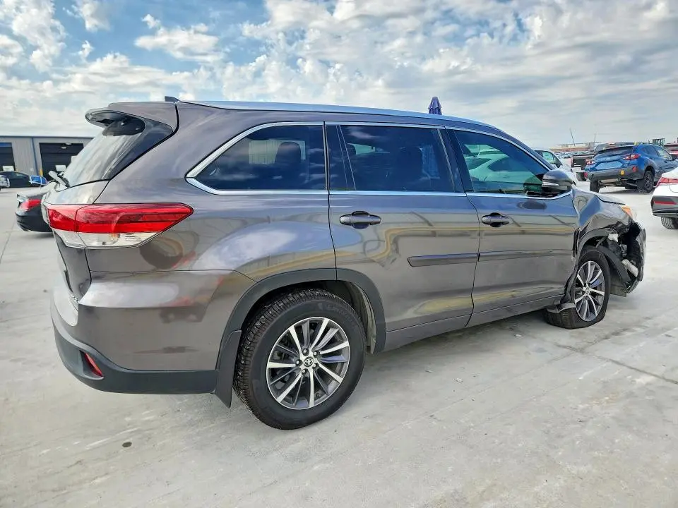 2018 TOYOTA HIGHLANDER XLE  