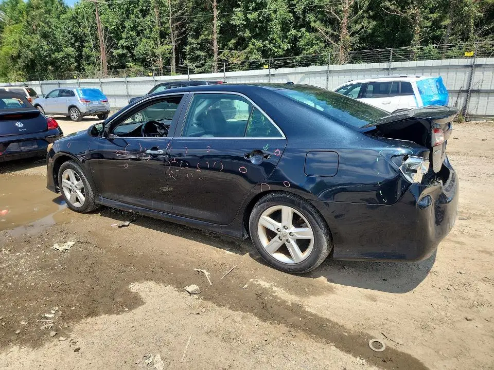 2014 TOYOTA CAMRY SE  