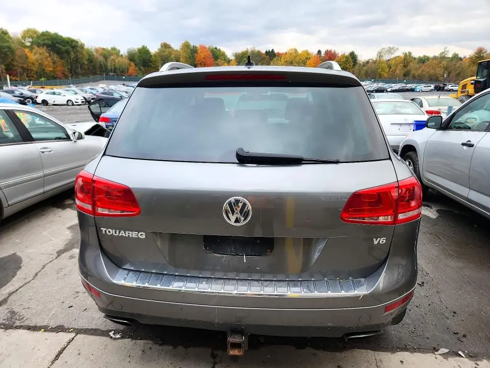 2014 VOLKSWAGEN TOUAREG V6  