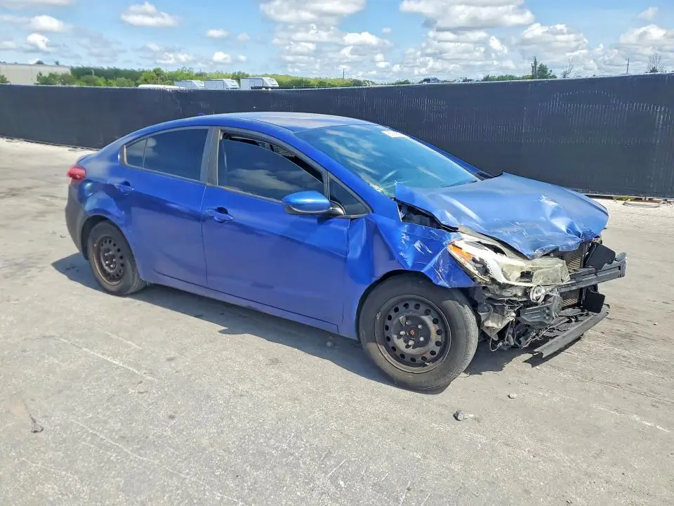 2017 KIA FORTE LX  