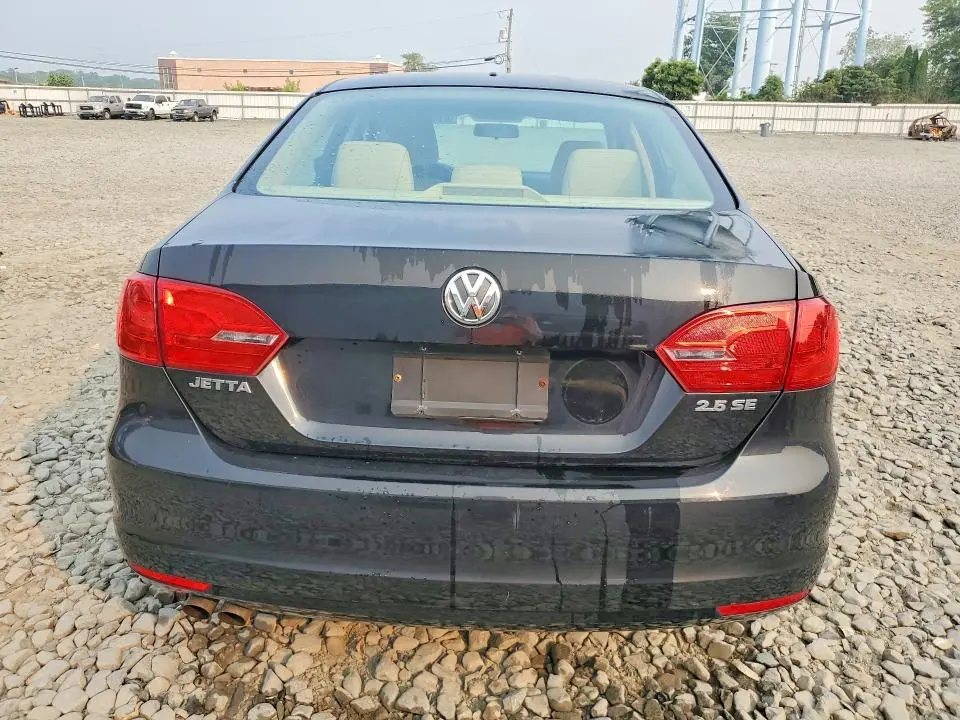 2013 VOLKSWAGEN JETTA SE  
